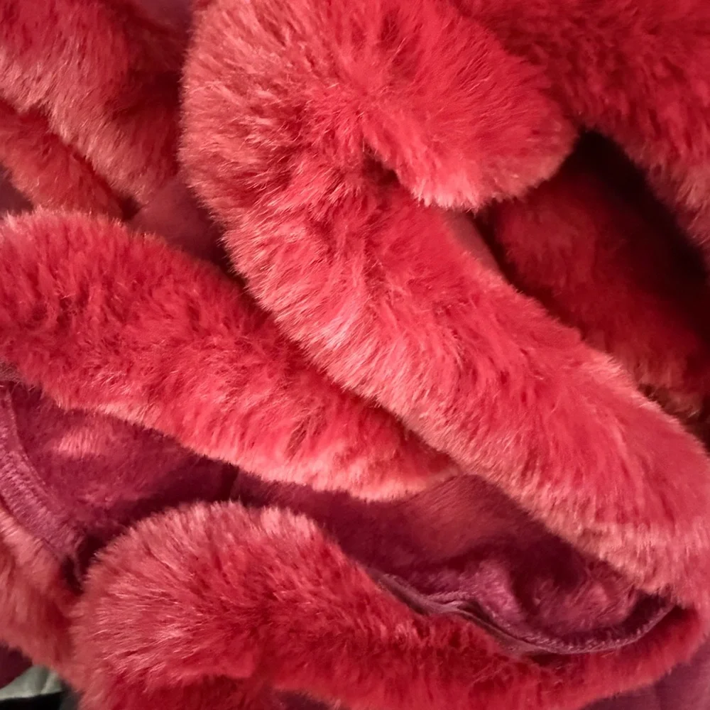 MARIGOLD KISS LUXURIOUS STUNNING OVERSIZED RED BURGUNDY FAUX FUR CAPE
